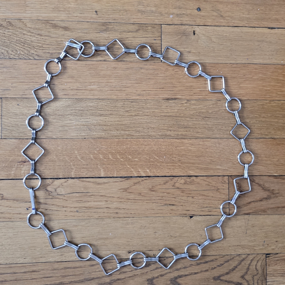 90s Geometric Silver Chain Belt